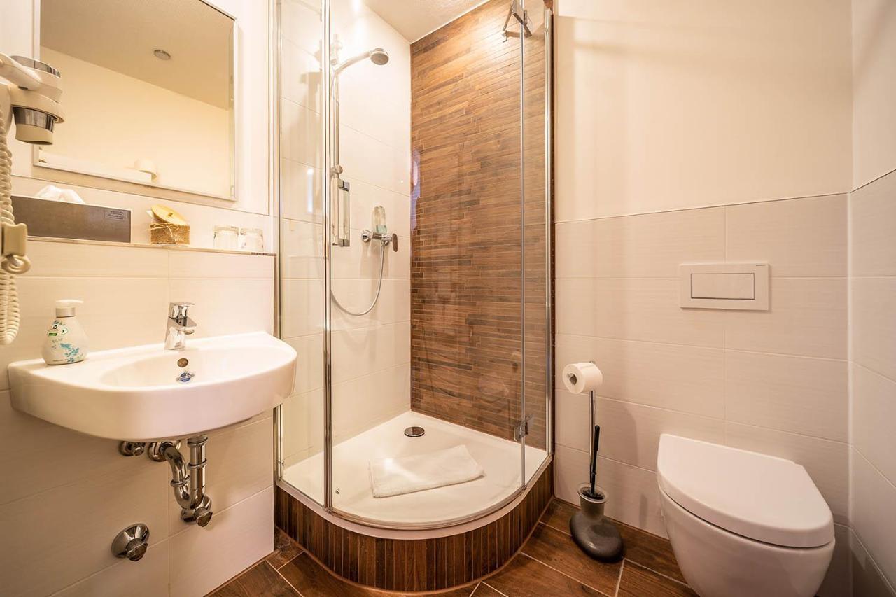 Hotel Frechener Hof Екстер'єр фото