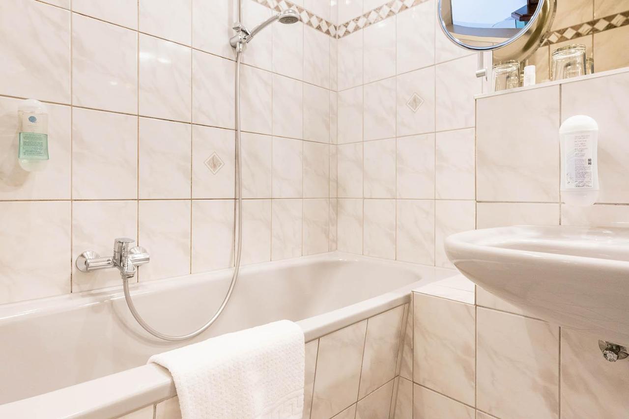 Hotel Frechener Hof Екстер'єр фото