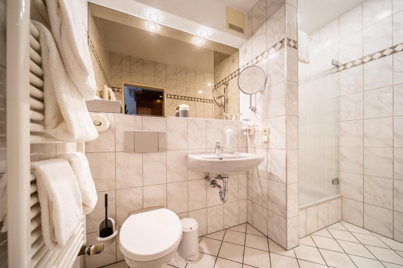 Hotel Frechener Hof Екстер'єр фото