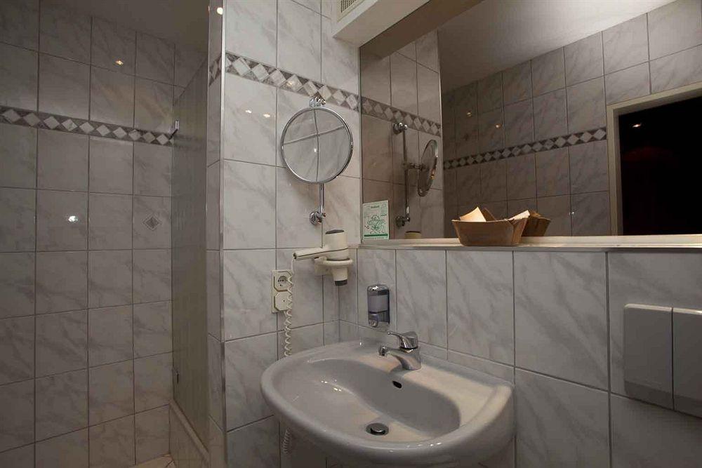 Hotel Frechener Hof Екстер'єр фото